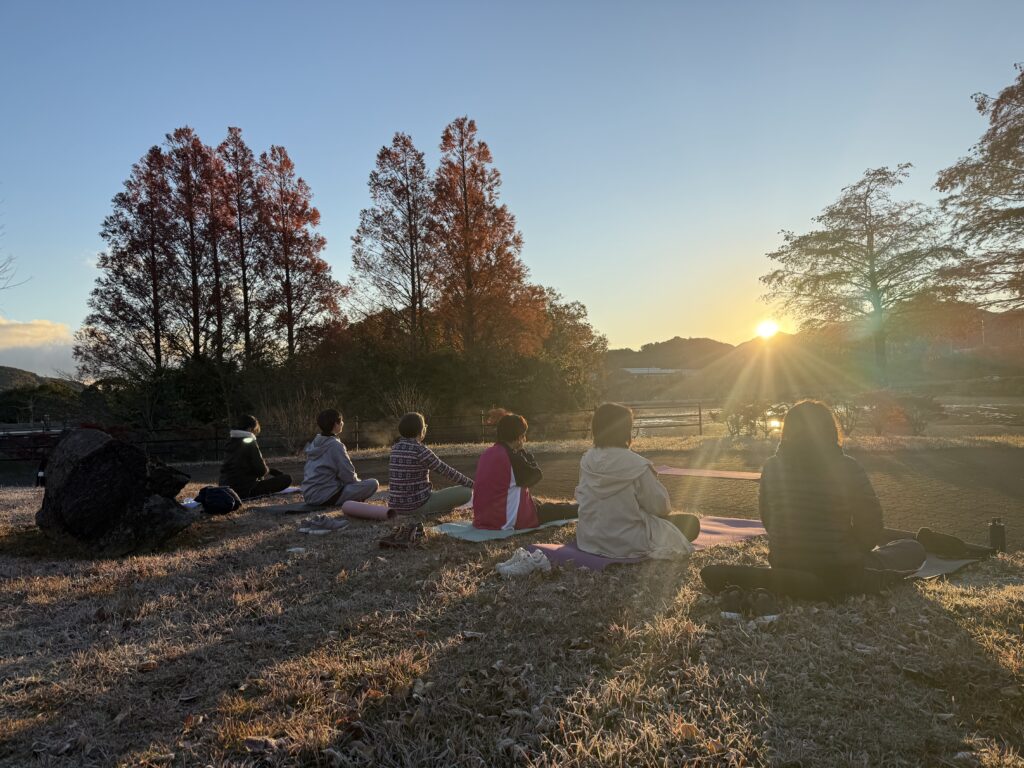 《　朝陽を浴びて心と身体を整える 結の杜・伊勢パークメディカルヨガ＆お伊勢さんウォーク　動画あり📹　》